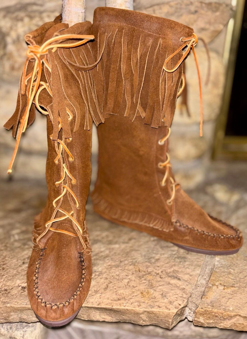 Minnetonka Vibe Canadian 16.5” Adjustable Lace Brown Suede Fringe Boho Boots 8